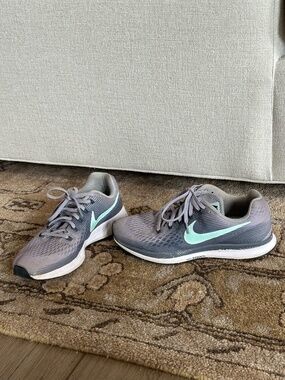 Women's Nike Air Zoom Pegasus 34 Gray Sea Green Running Shoes Size 10